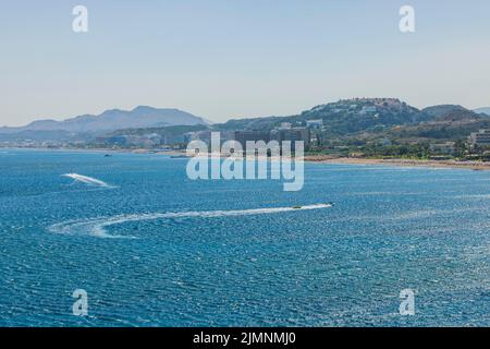 Splendida vista dell'isola di Rodi nel Mediterraneo con magnifiche spiagge sabbiose e alberghi. Grecia. Foto Stock