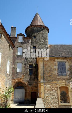 Torre al Petit Fort nel borgo medievale di Belvès nella regione della Dordogna in Francia. Il Petit Fort era dove sorgeva il forte originario della città. Foto Stock