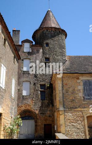 Torre al Petit Fort nel borgo medievale di Belvès nella regione della Dordogna in Francia. Il Petit Fort era dove sorgeva il forte originario della città. Foto Stock