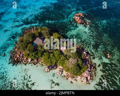 Praslin isola tropicale Seychelles, vista drone sopra l'isola di st piere Seychelles Chauve Souris Relais Anse Volbert Beach Foto Stock