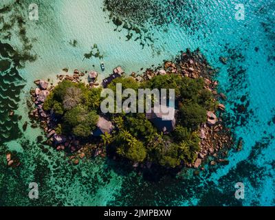 Praslin isola tropicale Seychelles, vista drone sopra l'isola di st piere Seychelles Chauve Souris Relais Anse Volbert Beach Foto Stock