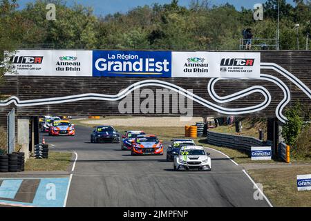 Inizio gara 2, 79 HUFF Rob (GBR), Zengo Motorsport, CUPRA Leon competición, in azione durante il WTCR - gara dell'Alsazia Grand Est 2022, 7th round della FIA World Touring Car Cup 2022, sull'Anneau du Rhin dal 6 al 7 agosto a Biltzheim, Francia - Foto Alexandre Guillaumot / DPPI Foto Stock