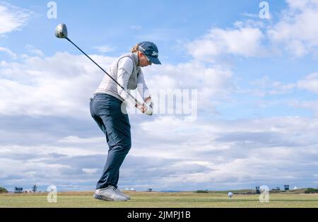 Ashleigh Buhai del Sudafrica sul tee 10th durante il quarto giorno dell’AIG Women’s Open a Muirfield a Gullane, Scozia. Data foto: Domenica 7 agosto 2022. Foto Stock