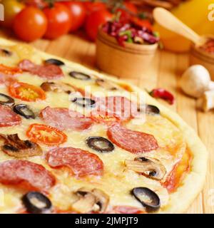 Pizza ai peperoni Foto Stock
