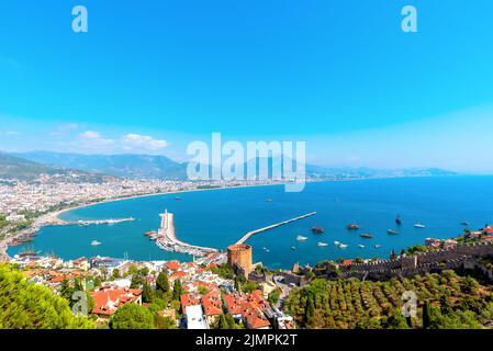 Un bellissimo panorama di una delle città resort della Turchia - Alanya. Foto Stock