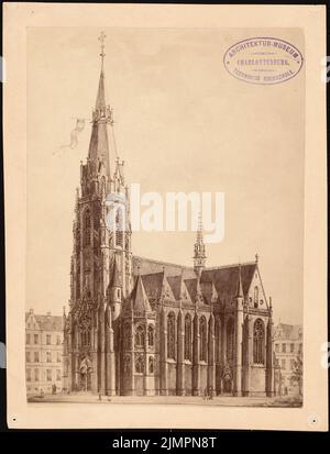 Güldenpfennig Arnold (1830-1908), Chiesa cattolica di San Giorgio, Amburgo (1886): Design gotico, vista frontale in prospettiva. Foto su carta, 24,6 x 18,8 cm (compresi i bordi di scansione) Güldenpfennig Arnold (1830-1908): Katholische Kirche St. Georg, Amburgo Foto Stock