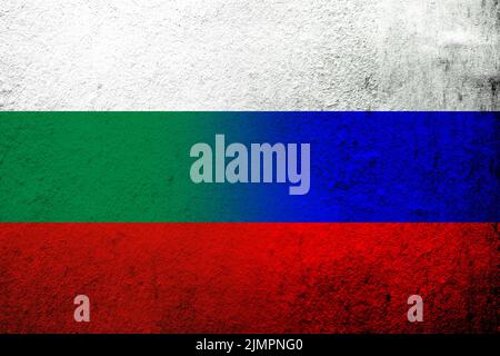 Bandiera nazionale della Federazione russa con bandiera nazionale della Repubblica di Bulgaria. Grunge sfondo Foto Stock