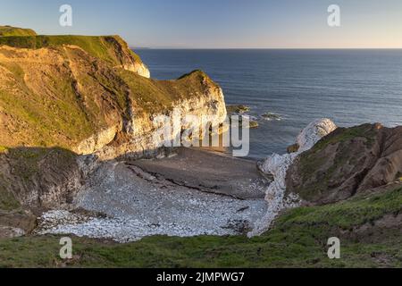 Little Thornwick Bay è una deliziosa piccola baia situata sulla East Yorkshire Coast a Flamborough Head vicino a Bridlington, Inghilterra, Regno Unito Foto Stock