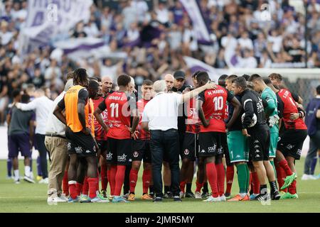 I giocatori di RFC Seraing sembrano sconsolati dopo una partita di calcio tra RSCA Anderlecht e RFC Seraing, domenica 07 agosto 2022 ad Anderlecht, Bruxelles, il giorno 3 della prima divisione del campionato belga 'Jupiler Pro League' 2022-2023. BELGA FOTO BRUNO FAHY Foto Stock