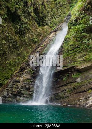 Cascata Aohua e piscina a tuffo nella contea di Hualien, Taiwan Foto Stock