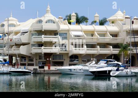 BENALMADENA, ANDALUSIA/SPAGNA - MAGGIO 9 : Vista del porto turistico di Benalmadena Spagna il 9 Maggio 2014 Foto Stock