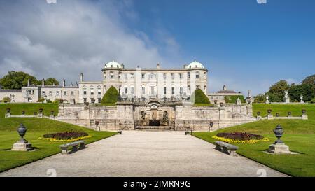 Powerscourt Estate, 13th ° secolo castello modificato a casa di campagna, Irlanda Foto Stock