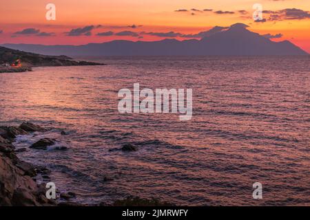 Silhouette del monte Athos all'alba, Grecia Foto Stock