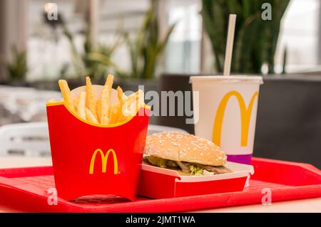 Mosca, Russia, 15 2018 marzo: Menu di hamburger McDonald's Big Mac, French Fries e Coca Cola Foto Stock