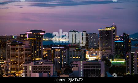 Pattaya Thailandia 2022 maggio, tramonto Pattaya Thailandia skyline della città con alberghi e grattacielo Foto Stock