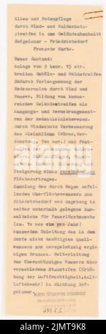 Architetto sconosciuto, clima e manutenzione del pavimento attraverso le strisce di protezione del vento e del vento, Hofgeismar-Friedrichsdorf (senza data): Spiegazione »Nuova condizione«. Macchina Wilde su trasparente, 27 x 8,9 cm (compresi i bordi di scansione) N. : Klima- und Kodenpflege durch Wind- und Windschutzstreifen, Hofgeismar-Friedrichsdorf Foto Stock