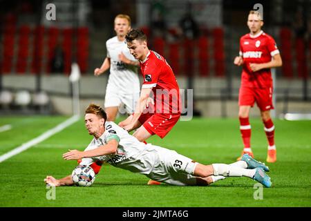 Pieter Gerkens di Anversa e Mathieu Maertens di OHL hanno rappresentato in azione durante una partita di calcio tra il Royal Antwerp FC e l'OH Leuven, domenica 07 agosto 2022 ad Anversa, il giorno 3 della prima divisione del campionato belga 'Jupiler Pro League' 2022-2023. BELGA FOTO TOM GOYVAERTS Foto Stock