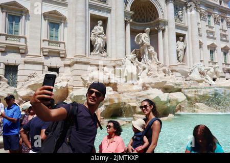 Roma, Italia. 07th ago 2022. Turisti a Roma il 7 agosto 2022. (Foto di Elisa Gestri/Sipa USA) Credit: Sipa USA/Alamy Live News Foto Stock