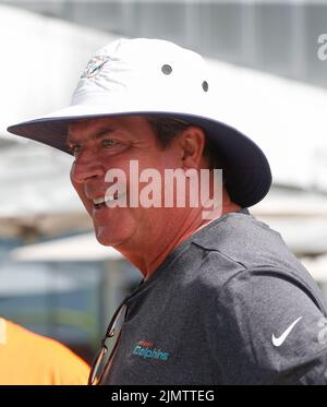 Miami. FL USA; ex quarterback dei delfini e consigliere speciale al Vice Presidente, Dan Marino durante il Miami Dolphins Training Camp, Saturda Foto Stock