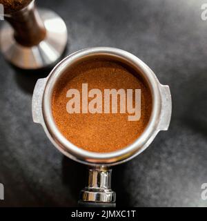 Primo piano per una tazza da caffè professionale Foto Stock