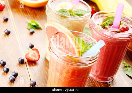 Pompelmo fragola e banana smoothie Foto Stock