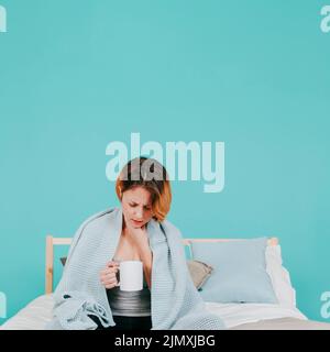 Donna che si sente ammalato letto Foto Stock