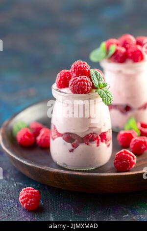 Yogurt fatto in casa con lamponi. Foto Stock