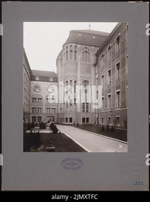 Mönnich Rudolf (1854-1922), tribunale penale e prigione dell'inchiesta, Berlin-Moabit. Ampliamento (1907): Vista su un ampio cortile. Foto su carta, 41,5 x 32,4 cm (inclusi i bordi di scansione) Foto Stock