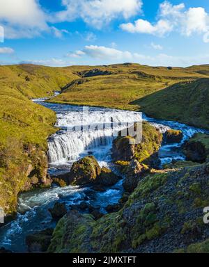 Pittoresca cascata Fostorfufoss vista autunno, sud-ovest Islanda. Foto Stock
