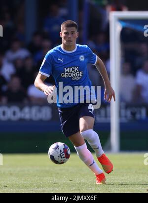 Peterborough, Regno Unito. 06th ago 2022. Ronnie Edwards (PU) al Peterborough United contro Morecambe, EFL League One, al Weston Homes Stadium, Peterborough, Cambridgeshire. Credit: Paul Marriott/Alamy Live News Foto Stock