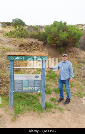 Andrew McIntyre, residente ad Adelaide in South Australia, è stato raffigurato presso il promontorio Rosetta Head sulla Encounter Bay a Victor Harbor, South Australia. Foto Stock