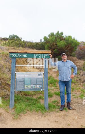 Andrew McIntyre, residente ad Adelaide in South Australia, è stato raffigurato presso il promontorio Rosetta Head sulla Encounter Bay a Victor Harbor, South Australia. Foto Stock