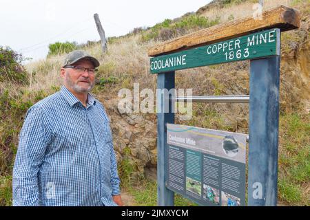 Andrew McIntyre, residente ad Adelaide in South Australia, è stato raffigurato presso il promontorio Rosetta Head sulla Encounter Bay a Victor Harbor, South Australia. Foto Stock