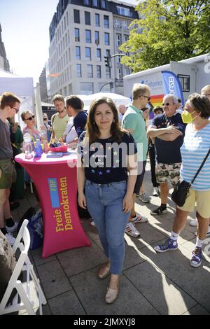 Svenja Hahn (MdEP) bei der Hamburger CSD-Demonstration und CSD Straßenfest. Amburgo, 06.08.2022 Foto Stock