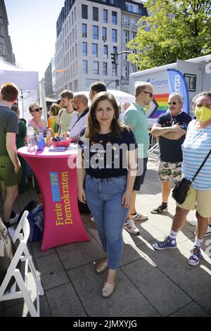 Svenja Hahn (MdEP) bei der Hamburger CSD-Demonstration und CSD Straßenfest. Amburgo, 06.08.2022 Foto Stock