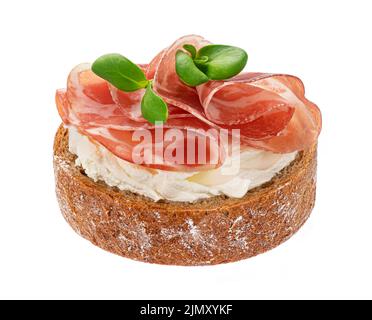 Pane tostato con prosciutto di coppa isolato su sfondo bianco Foto Stock