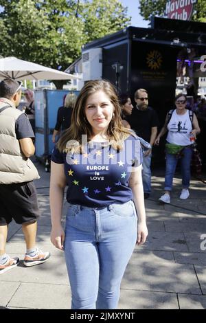 Svenja Hahn (MdEP) bei der Hamburger CSD-Demonstration und CSD Straßenfest. Amburgo, 06.08.2022 Foto Stock