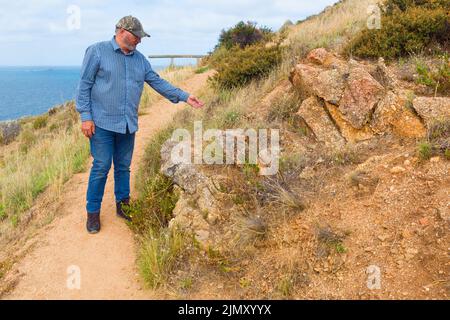 Andrew McIntyre, residente ad Adelaide in South Australia, è stato raffigurato presso il promontorio Rosetta Head sulla Encounter Bay a Victor Harbor, South Australia. Foto Stock