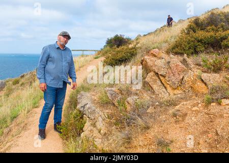 Andrew McIntyre, residente ad Adelaide in South Australia, è stato raffigurato presso il promontorio Rosetta Head sulla Encounter Bay a Victor Harbor, South Australia. Foto Stock