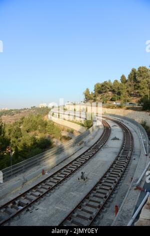 Gerusalemme, Israele. Agosto 2022. Costruzione dell'estensione della ferrovia leggera di Gerusalemme all'ospedale Hadassah Ein Kerem. Foto Stock