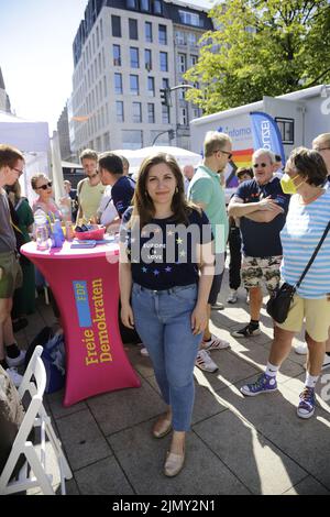 Svenja Hahn (MdEP) bei der Hamburger CSD-Demonstration und CSD Straßenfest. Amburgo, 06.08.2022 Foto Stock