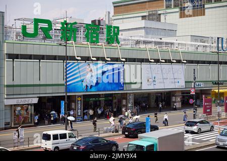 Stazione JR Shinjuku, ingresso sud; Shinjuku, Tokyo, Giappone Foto Stock