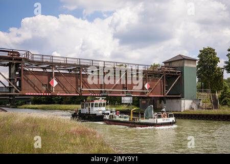 La porta di sbarramento di Fuestrup sul canale Dortmund-EMS vicino a Greven, Renania settentrionale-Vestfalia, Germania. Das Sperrtor Fuestrup des Dortmund-EMS-Kanal bei Greven, Foto Stock