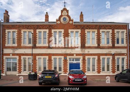 KINGSTON UPON HULL, YORKSHIRE, Regno Unito - 17 LUGLIO: Uffici dei traghetti Old Humber e terminal building a Kingston upon Hull il 17 luglio 2 Foto Stock