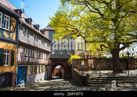 Hoechst, piccolo villaggio vicino a Francoforte, Germania. Hoechster Schloss platz Foto Stock