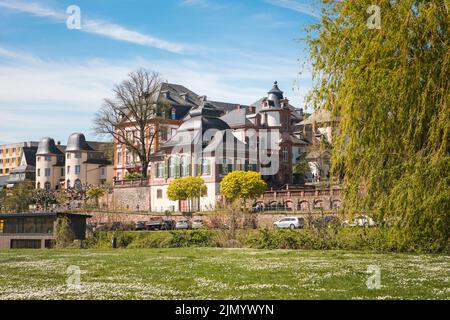 Hoechst, piccolo villaggio vicino a Francoforte, Germania. PALAST DI BOLONGARO SUL FIUME PRINCIPALE Foto Stock