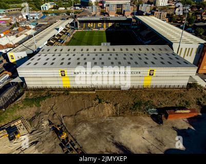 Nottingham Forrest City Count e Meadow Lane Notts County dall'aria, Aerial Shot da un fiume drone Trent Nottingham Foto Stock