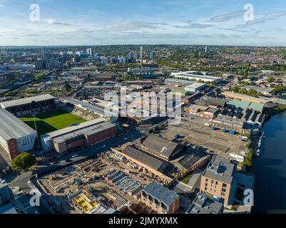 Nottingham Forrest City Count e Meadow Lane Notts County dall'aria, Aerial Shot da un fiume drone Trent Nottingham Foto Stock