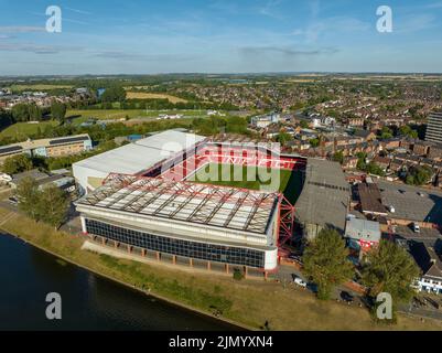 Nottingham Forrest City Count e Meadow Lane Notts County dall'aria, Aerial Shot da un fiume drone Trent Nottingham Foto Stock