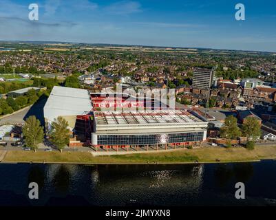 Nottingham Forrest City Count e Meadow Lane Notts County dall'aria, Aerial Shot da un fiume drone Trent Nottingham Foto Stock